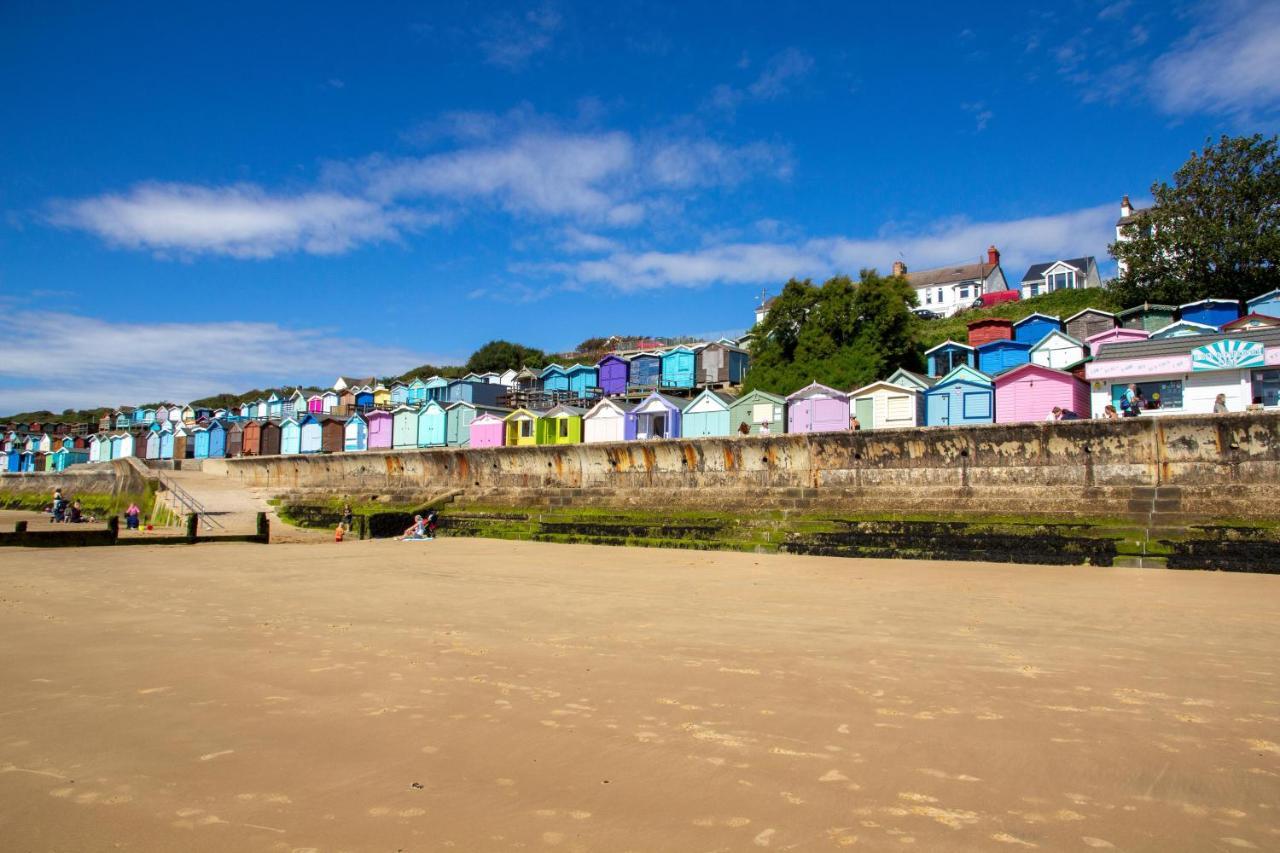 Lovely Caravan With Large Decking At Naze Marine Holiday Park Ref 17306Br Walton-on-the-Naze Exterior photo