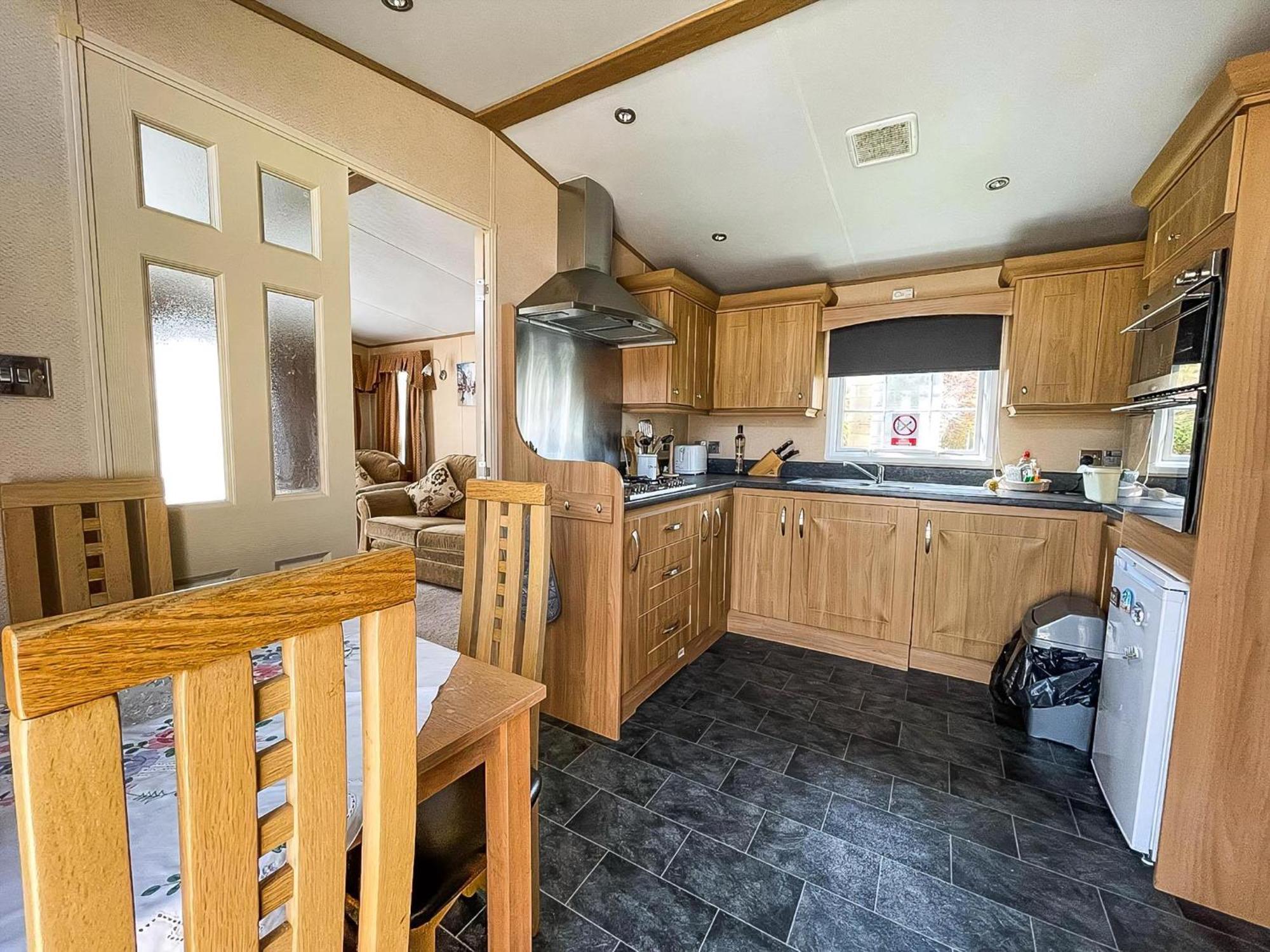 Lovely Caravan With Large Decking At Naze Marine Holiday Park Ref 17306Br Walton-on-the-Naze Exterior photo