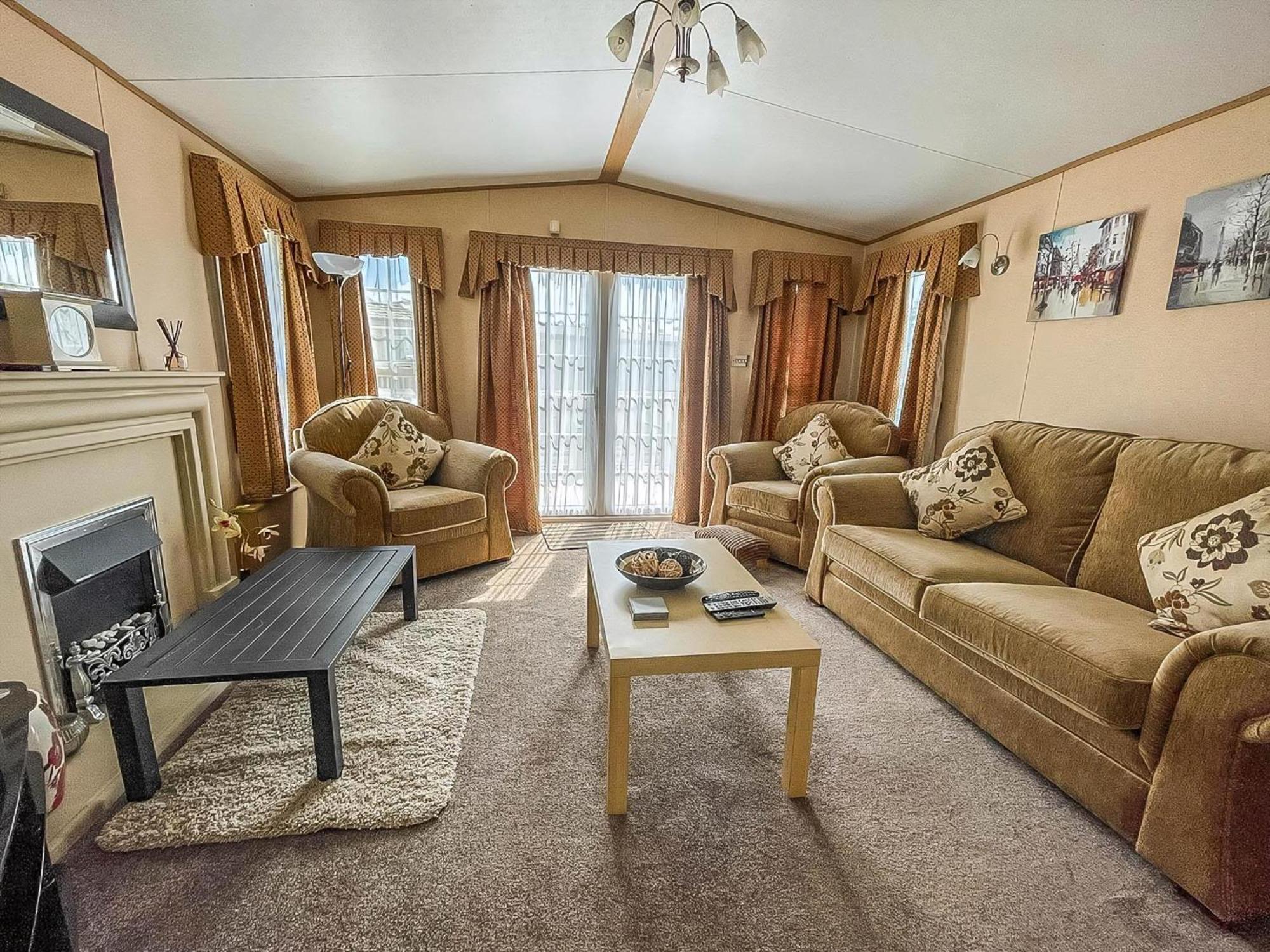 Lovely Caravan With Large Decking At Naze Marine Holiday Park Ref 17306Br Walton-on-the-Naze Exterior photo